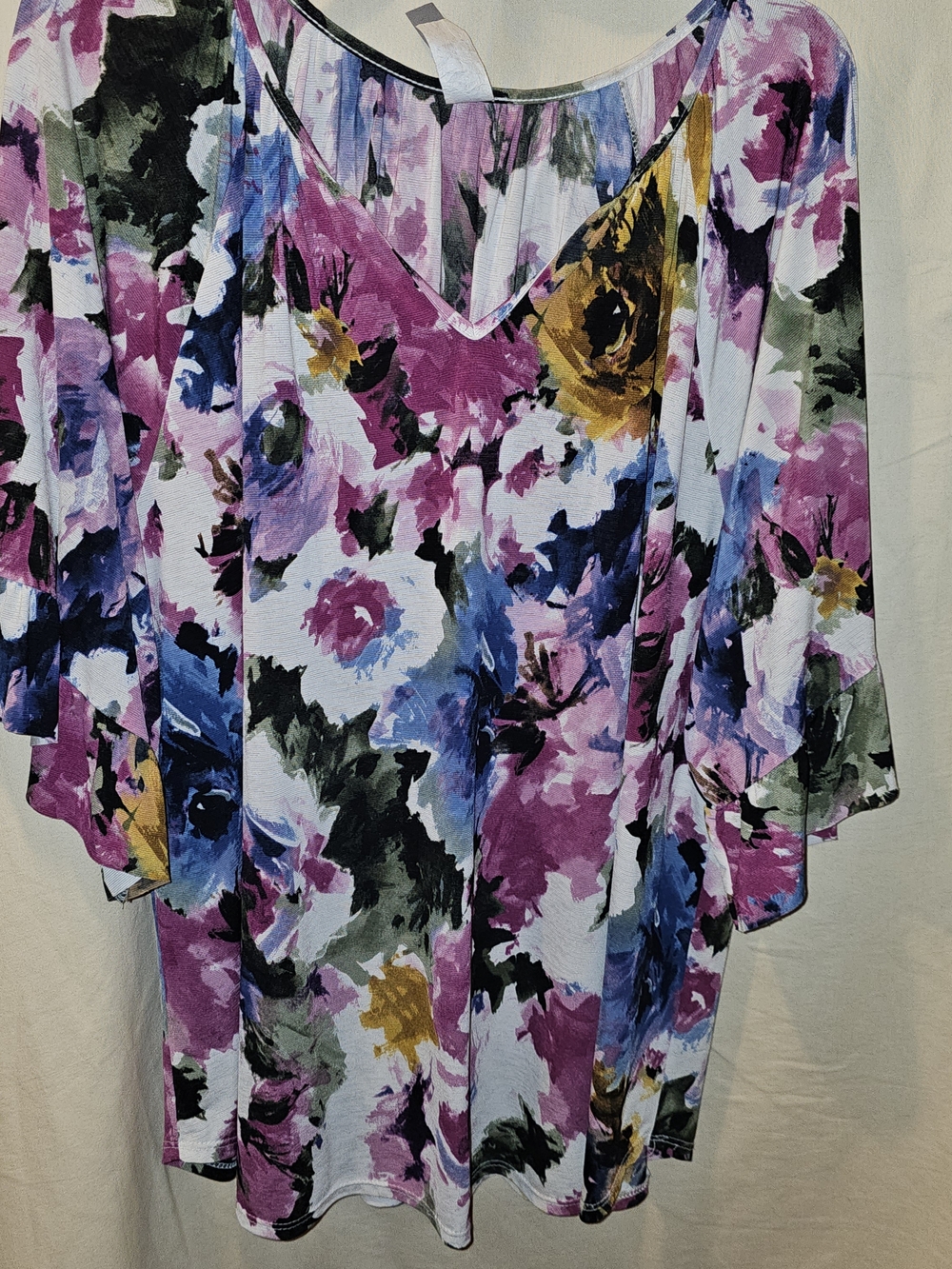 HoneyMe Curvy Brand V-Neck Floral Flutter Sleeve Blouse/top